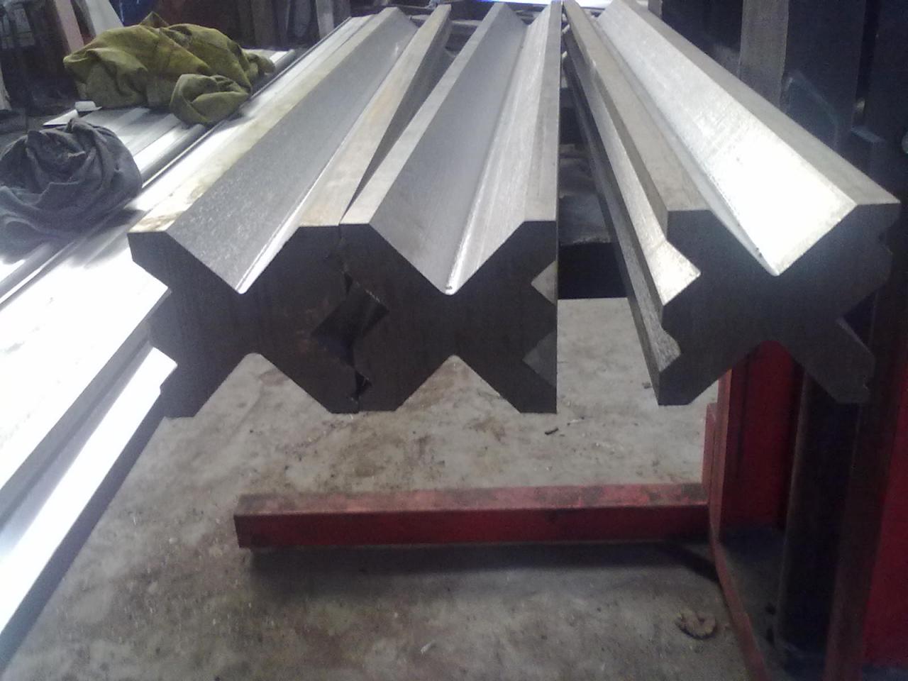 Full Automatic High Power Sheet Bending Machine And Cnc Press Brake Machine Popolnoma zmogljiv upogibni stroj za pločevino in CNC stiskalni stroj