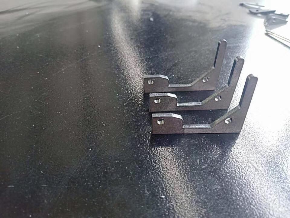 High Power 3015 2000W Metal Sheet Cnc Fiber Laser Cutting Machine High Power 3015 2000 W Cnc stroj za lasersko rezanje kovinskih pločevin z vlakni