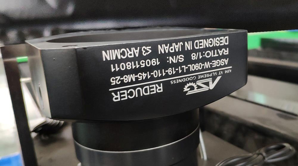 Visoko natančen stroj za lasersko rezanje z vlakni 1000 W Cena