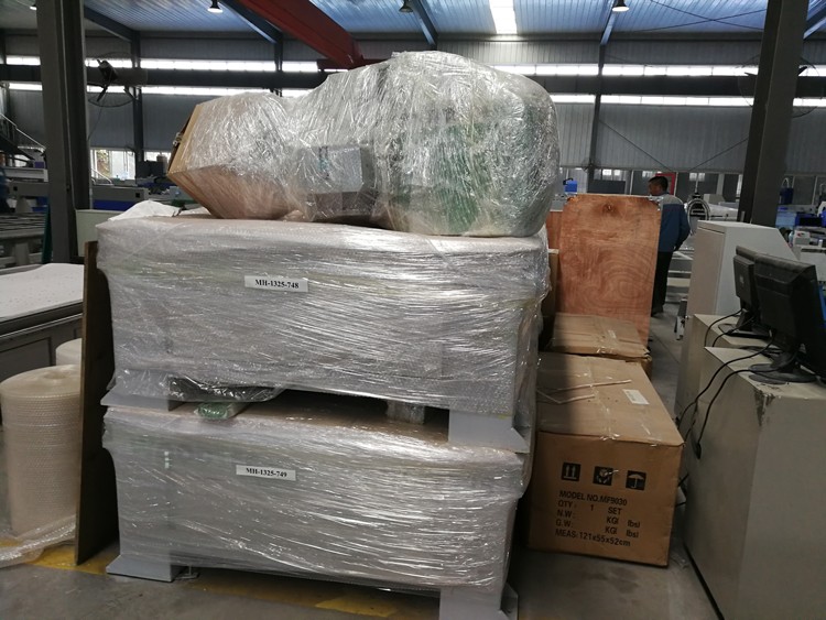 Visokokakovosten stroj za lasersko rezanje vlaken 1530 za kovino 500w 750w 1000w 1500w