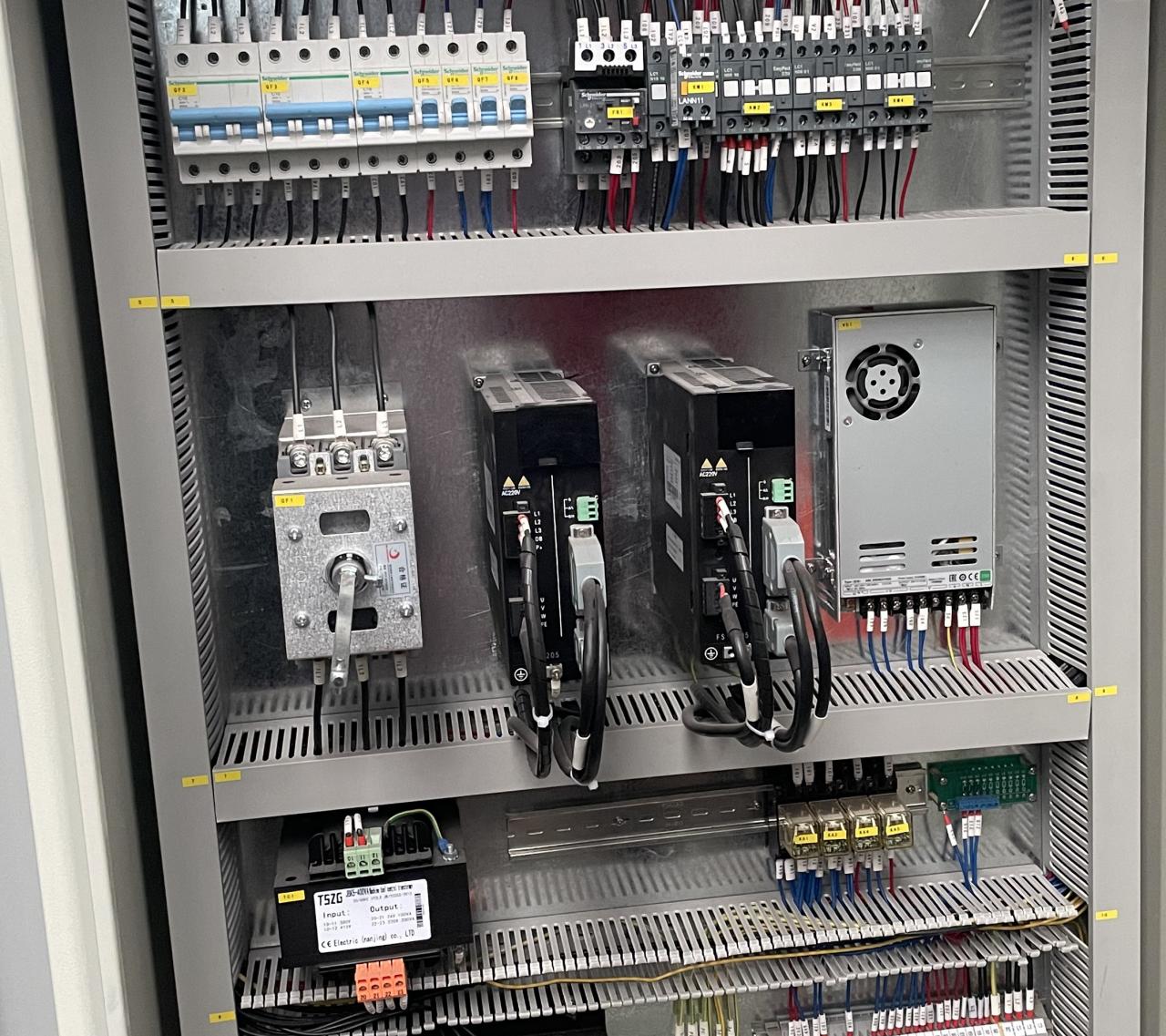 High Quality 3m Press Brake Machine Hydraulic 100 Ton For Sheet Metal Bending Visokokakovosten 3-metrski hidravlični stroj za stiskanje 100 ton za krivljenje pločevine