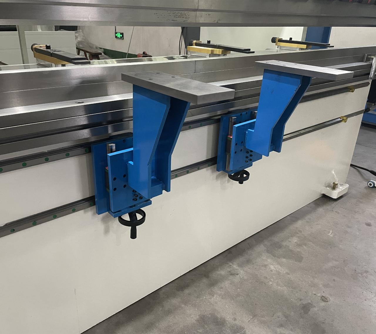 High Quality 3m Press Brake Machine Hydraulic 100 Ton For Sheet Metal Bending Visokokakovosten 3-metrski hidravlični stroj za stiskanje 100 ton za krivljenje pločevine