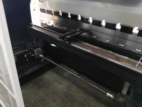 High Quality Sheet Metal Hydraulic Press Brake Machine Visokokakovostni hidravlični stroj za stiskanje pločevine