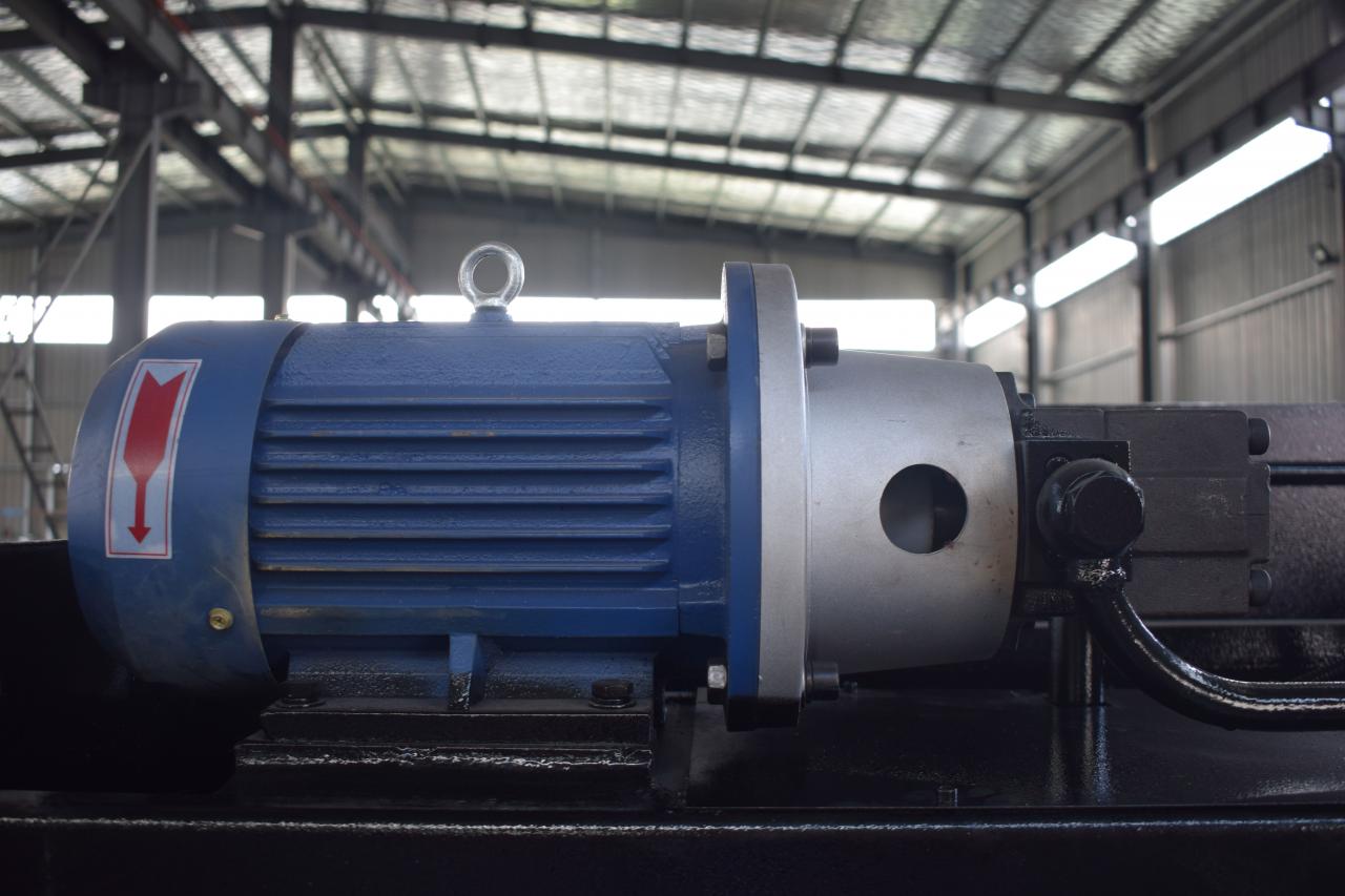 Hidravlični stroj za upogibanje pločevine CNC stiskalnica Wc67y