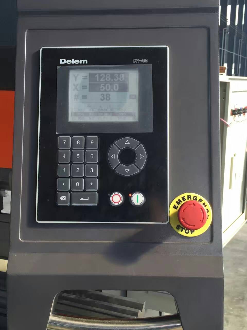 Hydraulic Stainless Steel Wc67y/k-300/6000 Mould Crowning Press Brake Hidravlična stiskalnica iz nerjavečega jekla Wc67y/k-300/6000