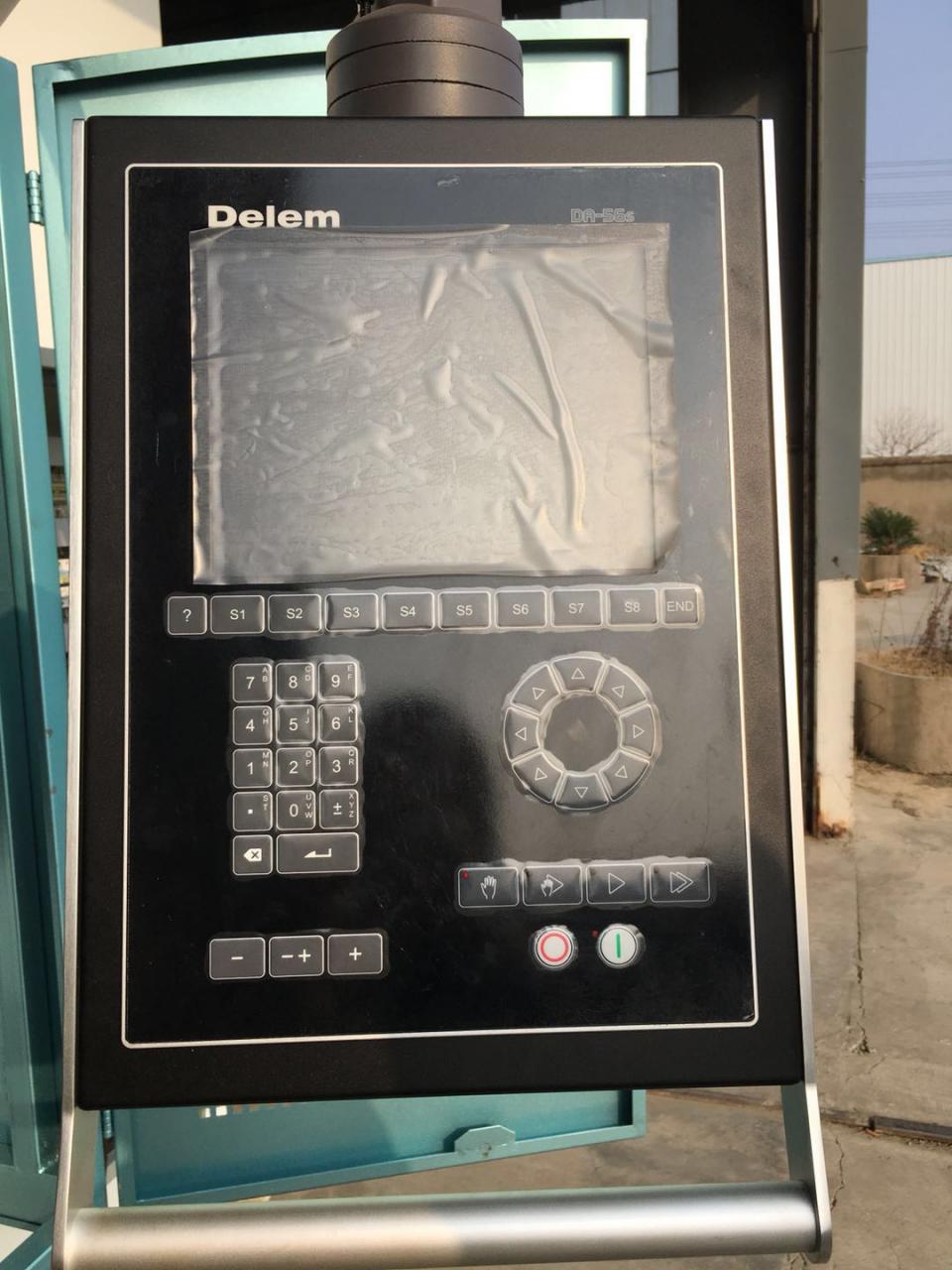 Hydraulic Stainless Steel Wc67y/k-300/6000 Mould Crowning Press Brake Hidravlična stiskalnica iz nerjavečega jekla Wc67y/k-300/6000