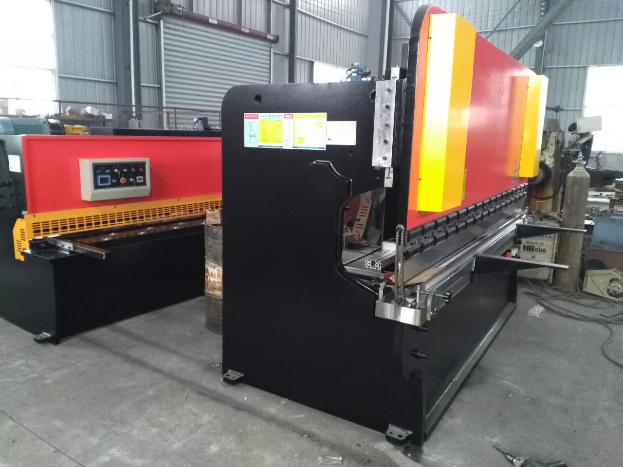 Hydraulic Swing Beam Guillotine Shears Qc12y-4x2500 Hidravlične giljotinske škarje z vrtljivo gredo Qc12y-4x2500