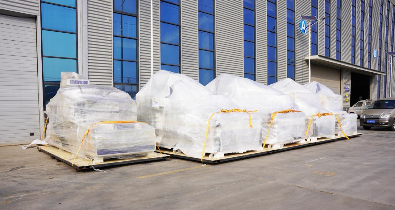 Laser Source 2000w 3000w Fiber Laser Cutting Machine Laser Source 2000w 3000w fiber laserski rezalni stroj