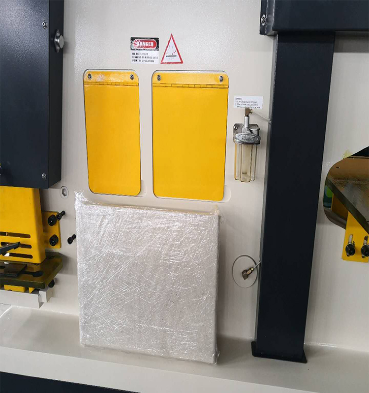 Metal Cutting Hydraulic Steelworkers Machine For Punching Cropping Notching Cutting Hidravlični jeklarski stroj za rezanje kovin za prebijanje, obrezovanje, zarezovanje