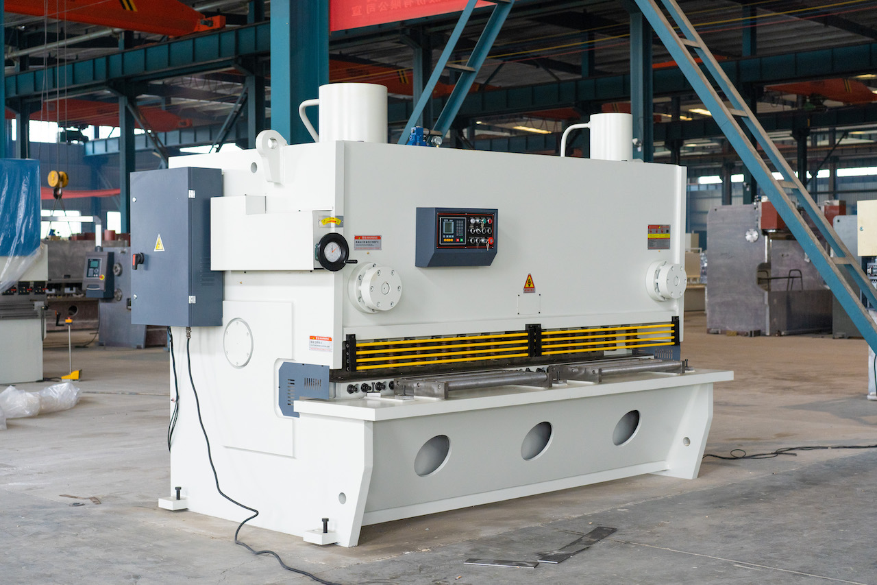 Qc11y 8x3200 Sheet Metal Shearing Machine Steel Plate Hydraulic Shearing Machine Qc11y 8x3200 Stroj za striženje pločevine Hidravlični stroj za striženje jeklenih plošč