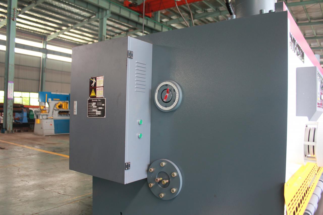 Qc11y hidravlične giljotinske škarje za kovinsko ploščo naprodaj