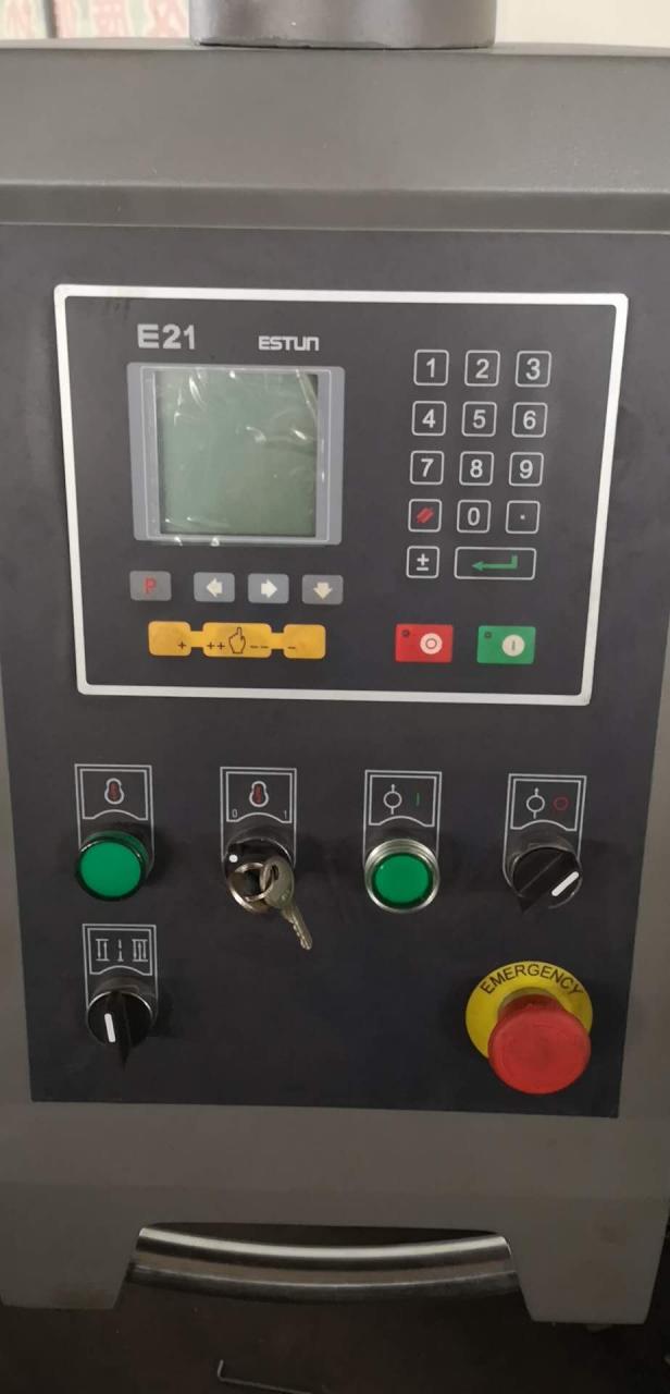 Qc12y 6x3200 hidravlična plošča drsna namizna žaga Giljotinski strižni rezalni stroj