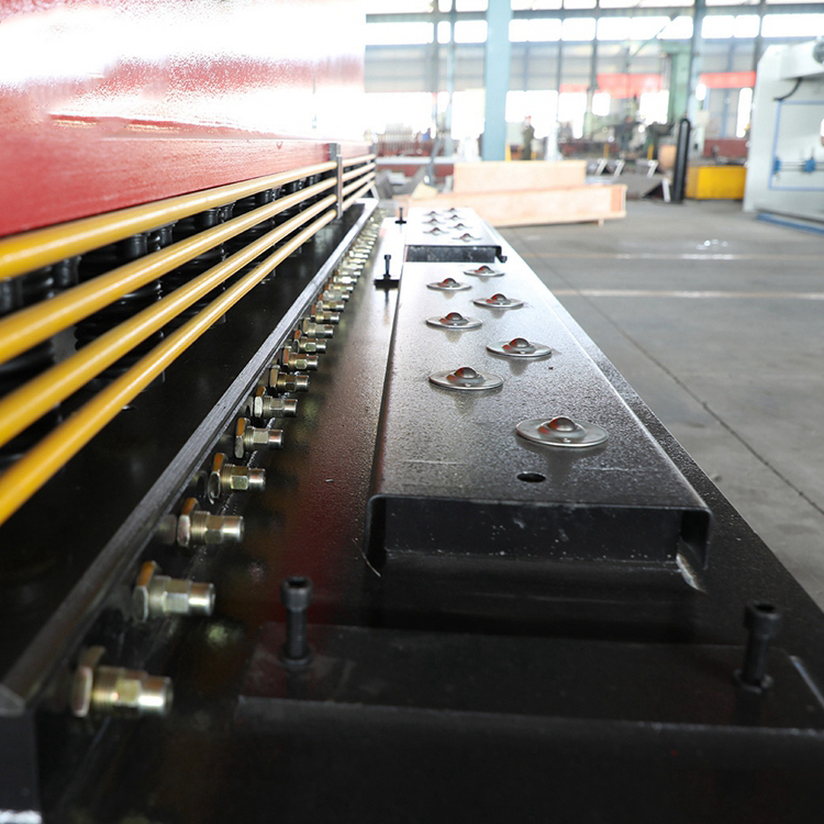 Qc12y / Qc12k Sheet Metal Steel Plate 6mm X 3200 Cnc Hydraulic Swing Beam Shear Machine Qc12y / Qc12k pločevinasta jeklena plošča 6 mm X 3200 CNC hidravlični stroj za striženje nihajne grede