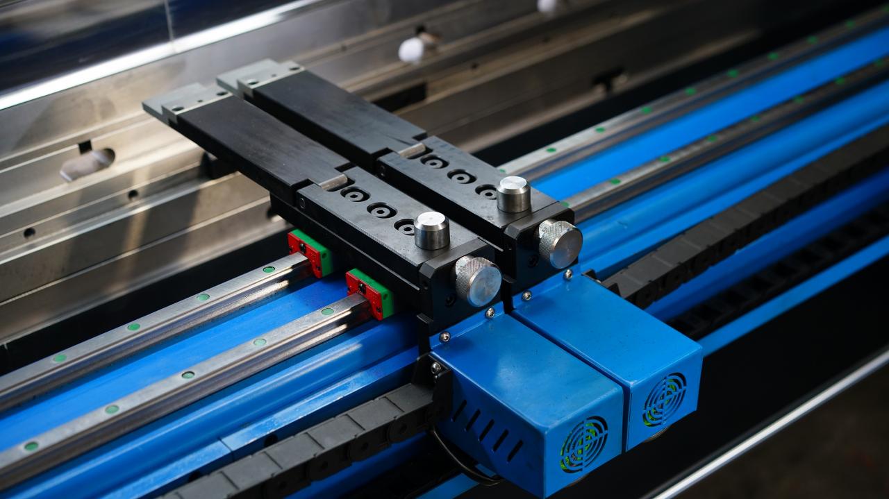 Wc67k-400T Cnc Plc ročni stroj za upogibanje pločevine, hidravlični Nc stroj za stiskalnico