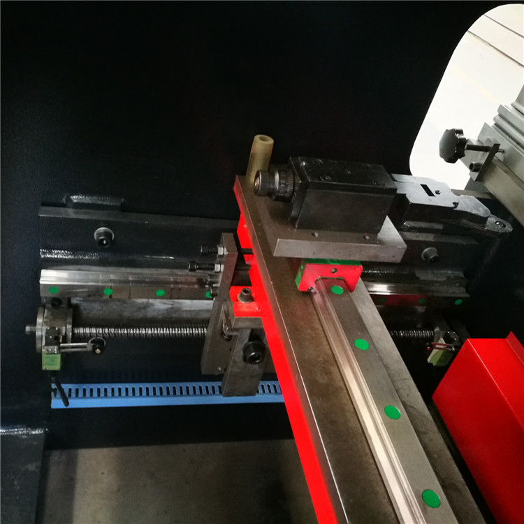 Wc67y-160 4000 hidravlični stiskalni zavorni CNC stroj za upogibanje kovin za jeklo širine 4000 mm